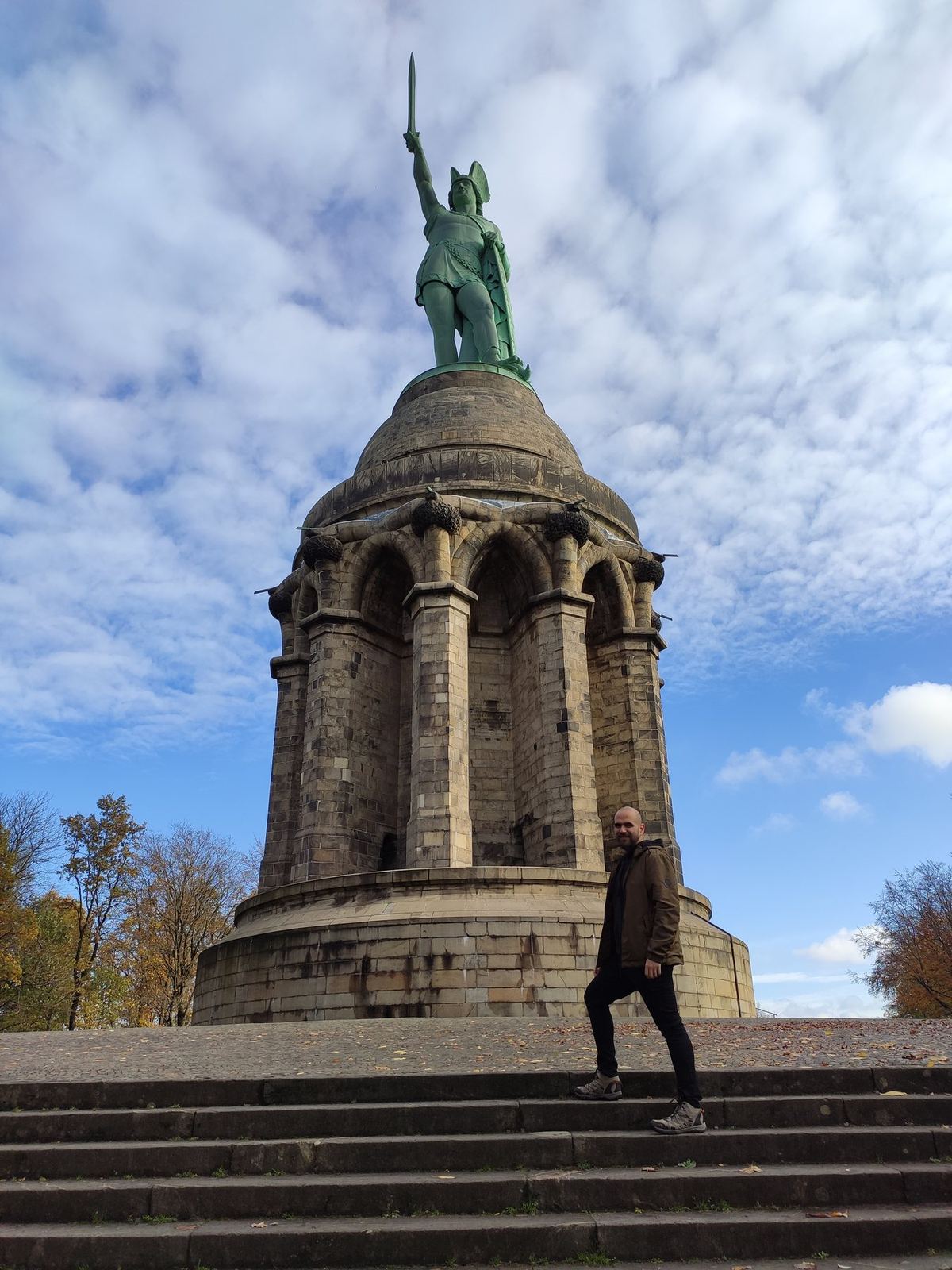 A traveller at the foot of a large monument
